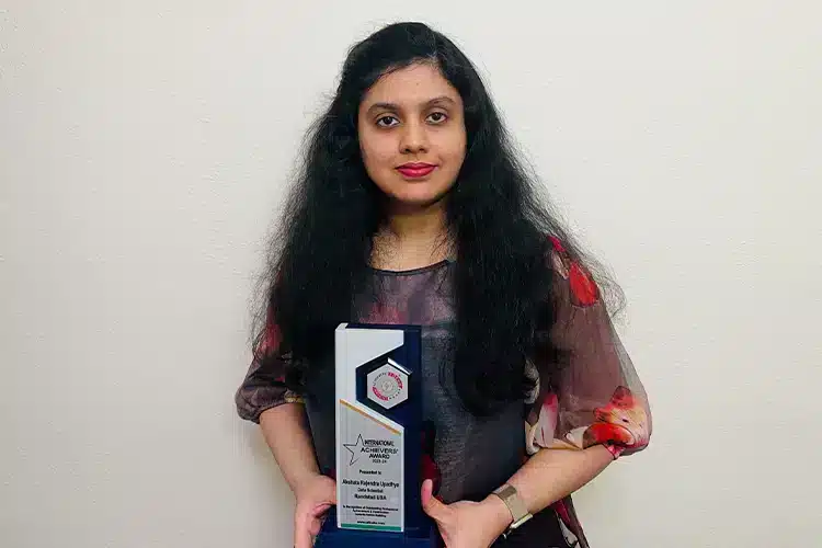 a female data scientist receiving an award for her work