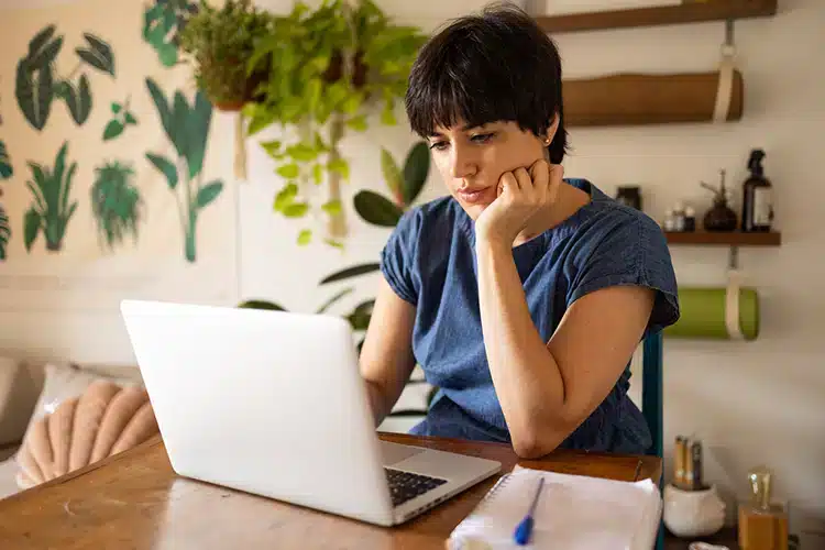 a female college student earning her 2-year degree program online