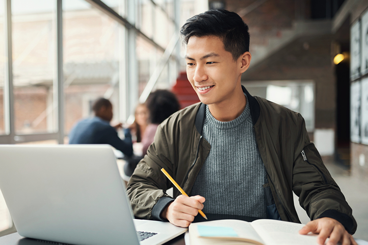 a male college student taking a class online