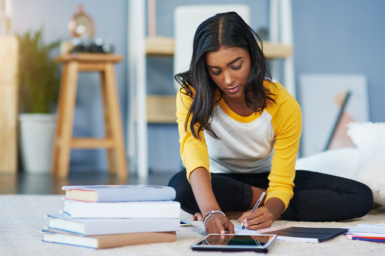 a female student applying to colleges in the USA