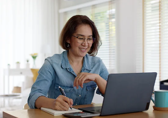 a female college student earning her degree online